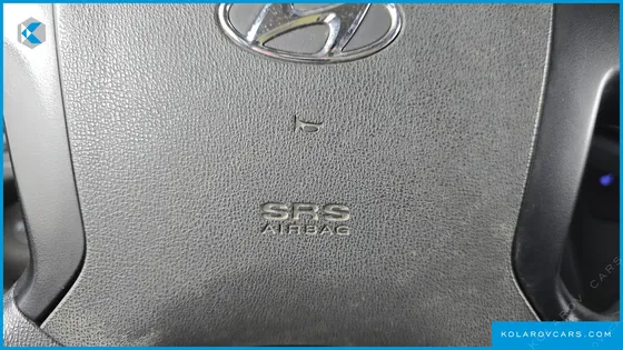 HYUNDAI STAREX 5-SEATER VAN