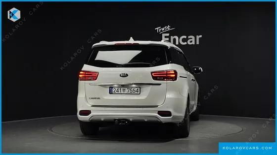 KIA CARNIVAL 9-SEATER LUXURY