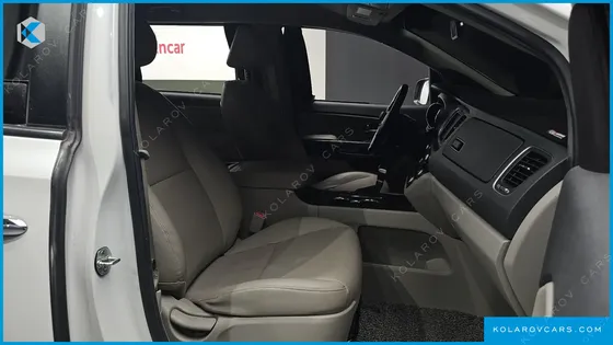 KIA CARNIVAL 9-SEATER LUXURY