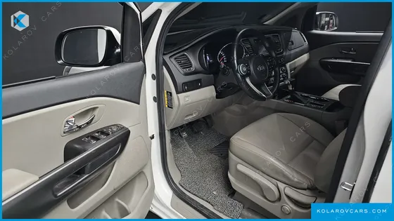 KIA CARNIVAL 9-SEATER LUXURY