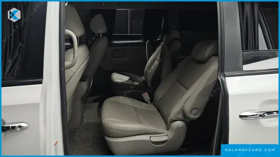 KIA CARNIVAL 9-SEATER LUXURY