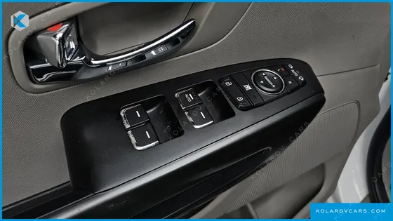 KIA CARNIVAL 9-SEATER LUXURY
