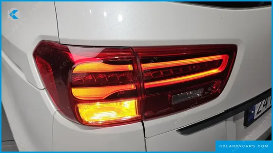 KIA CARNIVAL 9-SEATER LUXURY