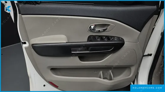 KIA CARNIVAL 9-SEATER LUXURY