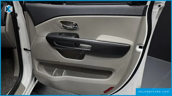 KIA CARNIVAL 9-SEATER LUXURY