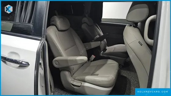 KIA CARNIVAL 9-SEATER LUXURY