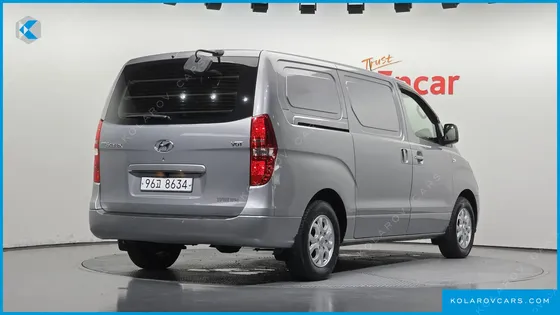 HYUNDAI STAREX 3-SEATER VAN