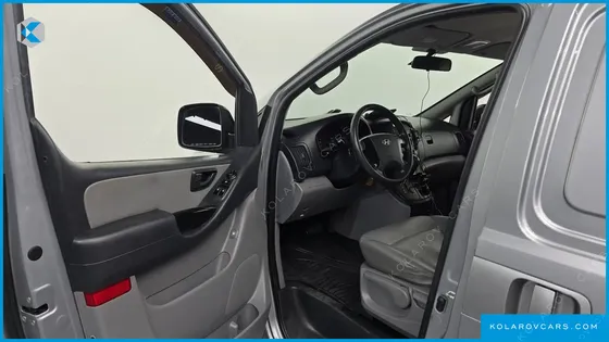 HYUNDAI STAREX 3-SEATER VAN