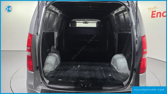 HYUNDAI STAREX 3-SEATER VAN