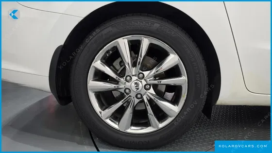 KIA CARNIVAL GASOLINE 9-SEATER NOBLESSE SPECIAL