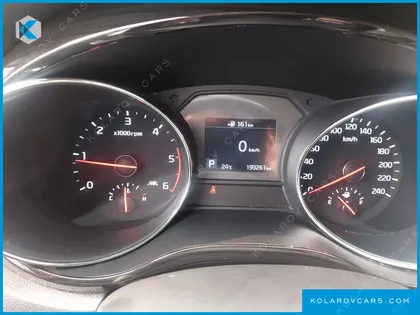 KIA CARNIVAL 9-SEATER PRSTIGE