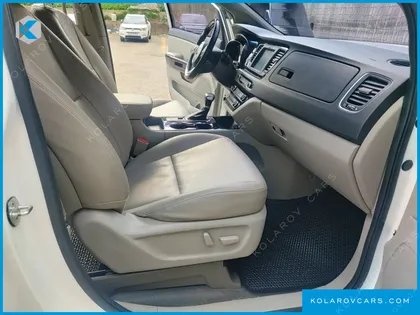 KIA CARNIVAL 9-SEATER PRSTIGE