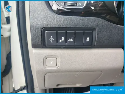 KIA CARNIVAL 9-SEATER PRSTIGE