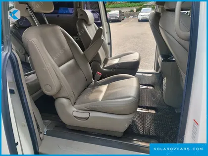 KIA CARNIVAL 9-SEATER PRSTIGE