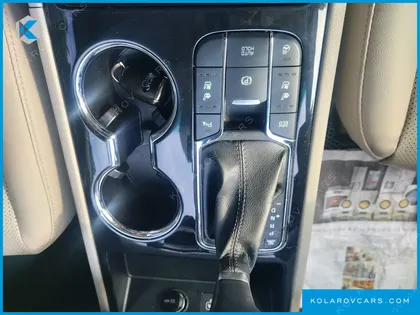 KIA CARNIVAL 9-SEATER PRSTIGE