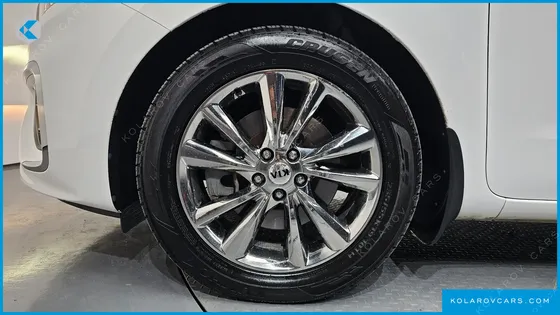 KIA CARNIVAL 9-SEATER PRSTIGE