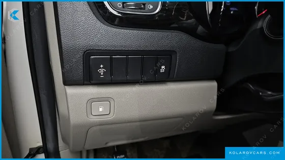 KIA CARNIVAL 9-SEATER PRSTIGE