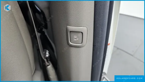 KIA CARNIVAL 9-SEATER PRSTIGE