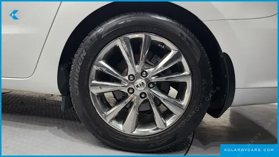 KIA CARNIVAL 9-SEATER PRSTIGE