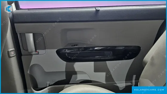 KIA CARNIVAL 9-SEATER PRSTIGE