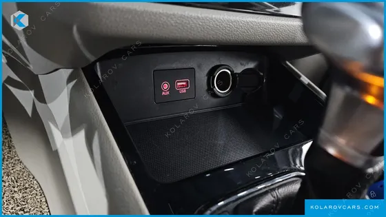 KIA CARNIVAL 9-SEATER PRSTIGE