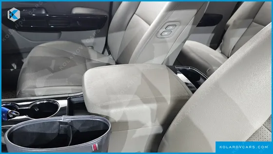 KIA CARNIVAL 9-SEATER PRSTIGE