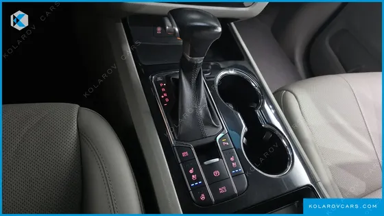 KIA CARNIVAL 9-SEATER NOBLESSE