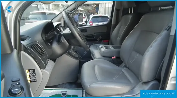HYUNDAI STAREX 3-SEATER VAN