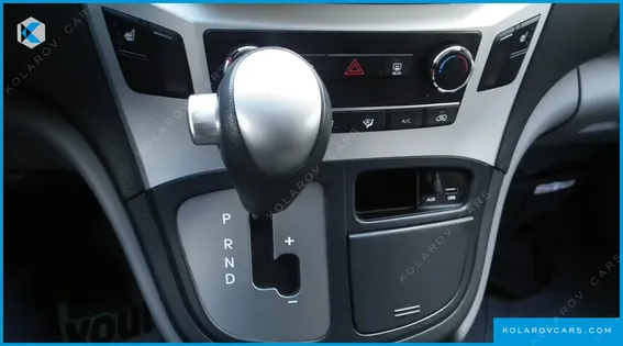 HYUNDAI STAREX 3-SEATER VAN