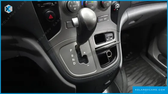 HYUNDAI STAREX 11-SEATER WAGON