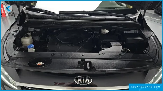 KIA CARNIVAL GASOLINE 9-SEATER PRESTIGE