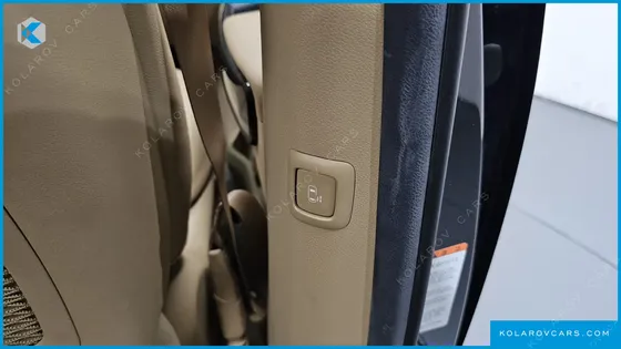 KIA CARNIVAL GASOLINE 9-SEATER PRESTIGE