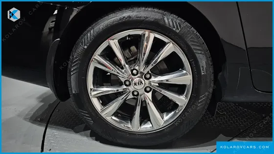 KIA CARNIVAL GASOLINE 9-SEATER PRESTIGE