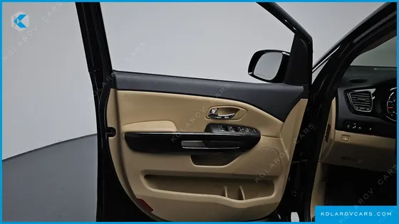 KIA CARNIVAL GASOLINE 9-SEATER PRESTIGE