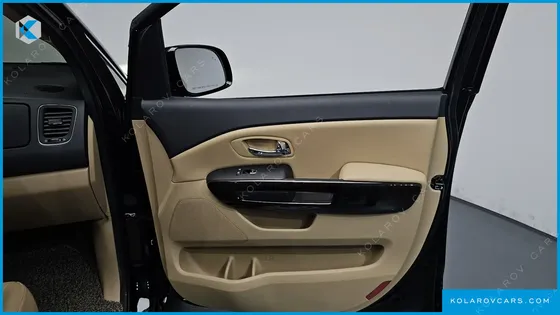 KIA CARNIVAL GASOLINE 9-SEATER PRESTIGE