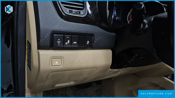 KIA CARNIVAL GASOLINE 9-SEATER PRESTIGE