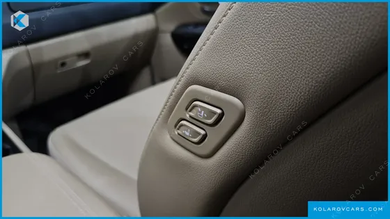 KIA CARNIVAL GASOLINE 9-SEATER PRESTIGE