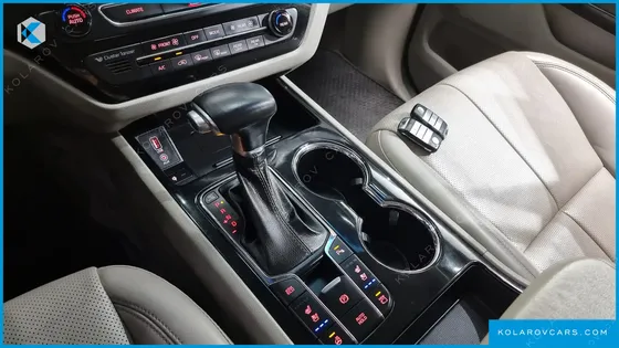 KIA CARNIVAL 7-SEATER LIMOUSINE