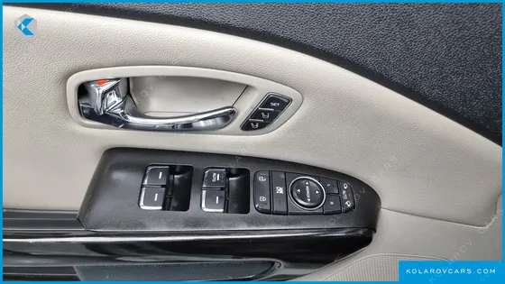 KIA CARNIVAL 7-SEATER LIMOUSINE