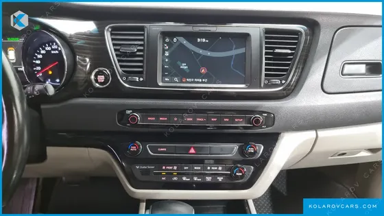 KIA CARNIVAL 7-SEATER LIMOUSINE