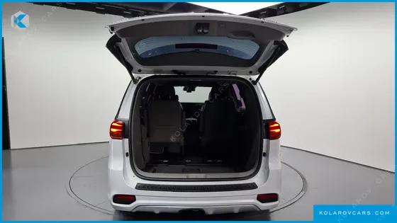 KIA CARNIVAL 7-SEATER LIMOUSINE