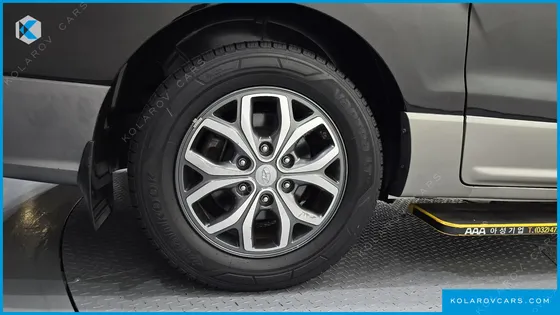HYUNDAI STAREX 12-SEATER WAGON