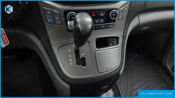 HYUNDAI STAREX 12-SEATER WAGON
