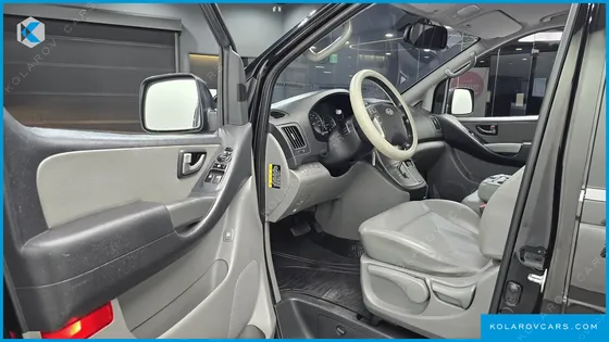 HYUNDAI STAREX 12-SEATER WAGON