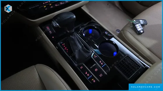 KIA CARNIVAL 11-SEATER HI-LIMOUSINE