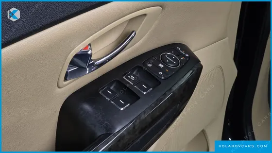 KIA CARNIVAL 11-SEATER HI-LIMOUSINE