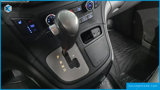 HYUNDAI STAREX 12-SEATER WAGON