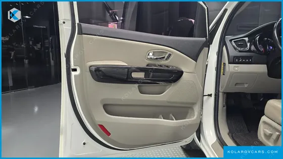 KIA CARNIVAL 7-SEATER LIMOUSINE