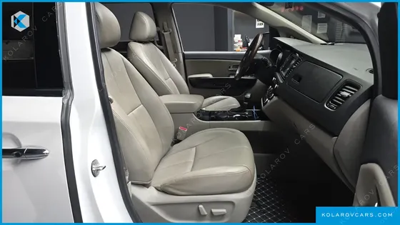 KIA CARNIVAL 9-SEATER NOBLESSE