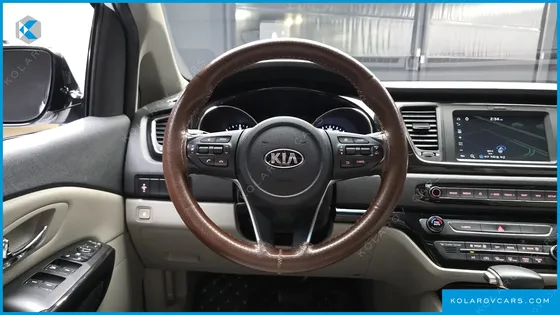 KIA CARNIVAL 9-SEATER NOBLESSE